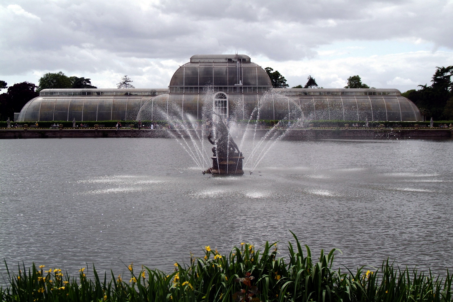 Palm House and fountain.